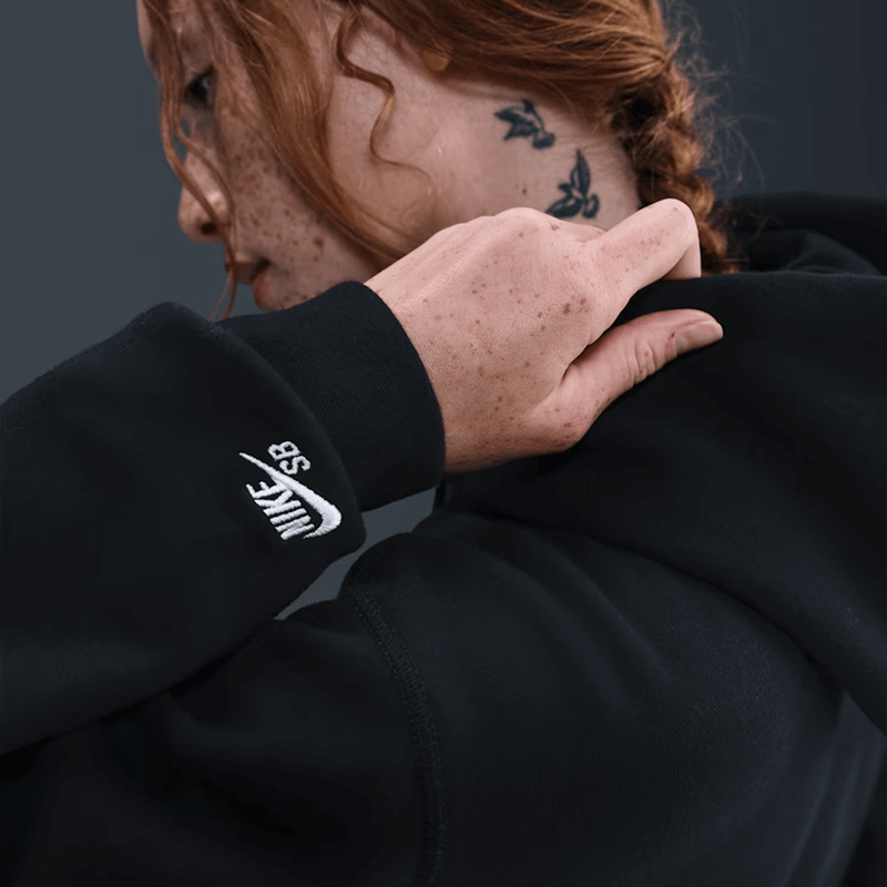 Nike SB Skate Pullover Hoodie Swoosh Grill (Black)
